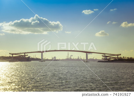 千葉縣木更津市戀人聖地中島大橋和東京灣的風景 照片素材 圖片 圖庫