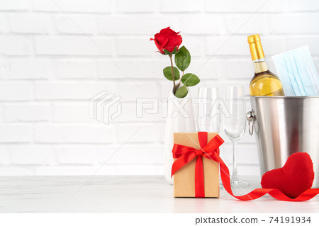 Valentine's Day Ice Bucket White Wine Bouquet Rose Celebration Love Valentine's Day バレンタイン 74191934