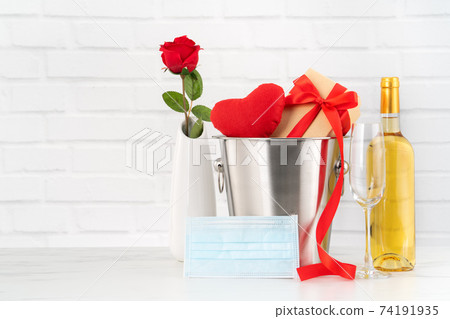 Valentine's Day Ice Bucket White Wine Bouquet Rose Celebration Love Valentine's Day バレンタイン 74191935