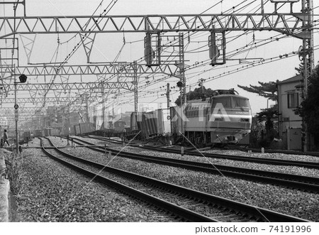 EF66 derailed by the Great Hanshin Earthquake 74191996