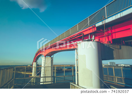 千葉縣木更津市戀人聖地中島大橋和東京灣的景色 千葉縣木更津市戀人聖地中島大橋和東京灣的景色 74192037
