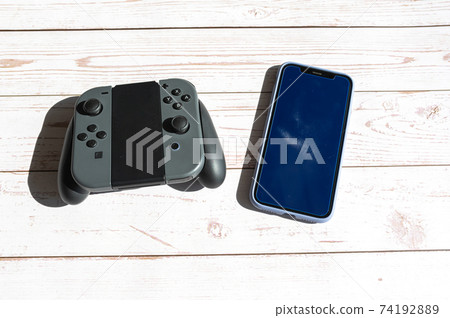 Let's play games at home time 74192889