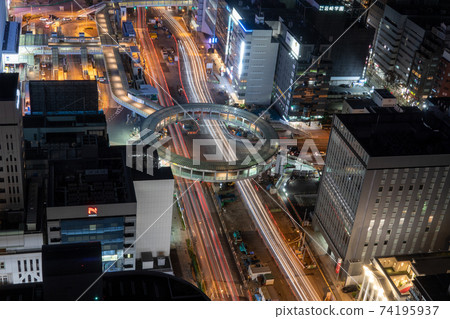 Round pedestrian bridge in front of Shin-Yokohama station, night view, bird's-eye view, distant view Round pedestrian bridge in front of Shin-Yokohama station, night view, bird's-eye view, distant view 74195937