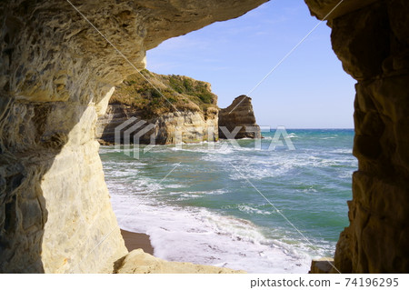 Koura Coast seen from a rock hole (Onjuku Town, Chiba Prefecture) Koura Coast seen from a rock hole (Onjuku Town, Chiba Prefecture) 74196295