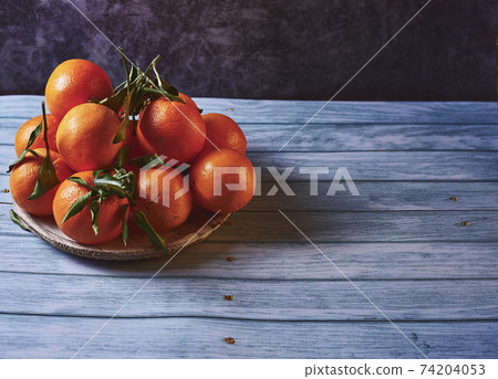 Plate full of various oranges 74204053