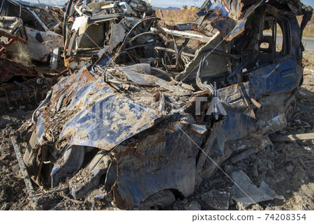 海嘯摧毀的汽車 74208354