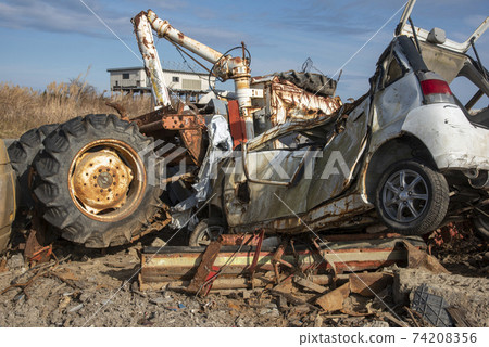 海嘯瓦礫汽車拖拉機 海嘯瓦礫汽車拖拉機 74208356