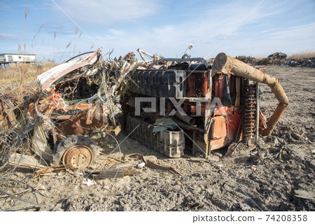 Tsunami rubble combine Tsunami rubble combine 74208358