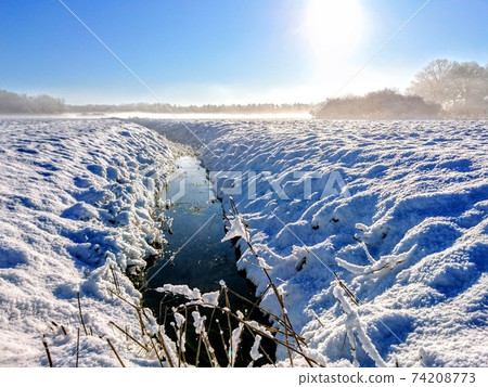 享受德國鄉村的雪景 享受德國鄉村的雪景 74208773