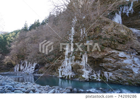 February Chichibu 160 Misotsuchi icicle / natural icicle February Chichibu 160 Misotsuchi icicle / natural icicle 74209286