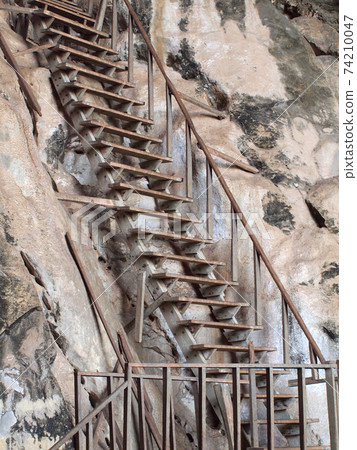 stair in cave 74210047