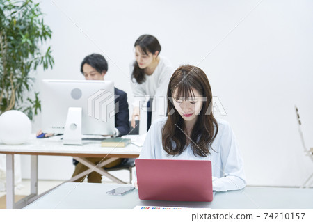 Woman working in the office Woman working in the office 74210157