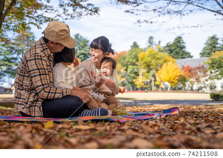 Family playing in the autumn park Family playing in the autumn park 74211508