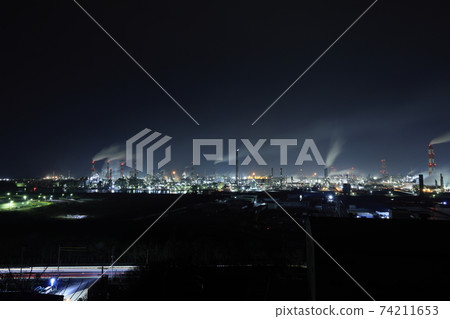 岡山縣倉敷市水島綜合工廠的美麗工廠夜景 岡山縣倉敷市水島綜合工廠的美麗工廠夜景 74211653
