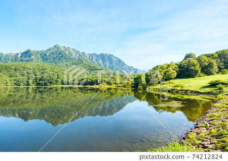 Kagamiike和Togakushi山(夏季) Kagamiike和Togakushi山(夏季) 74212824
