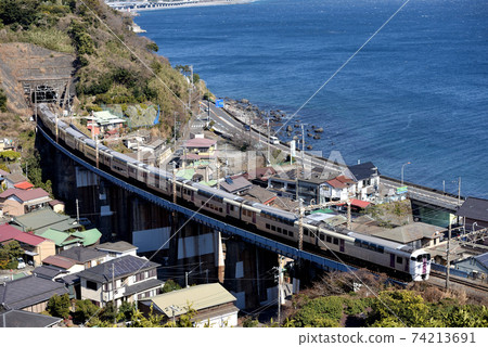Series 215 train that goes on the Tokaido Main Line Series 215 train that goes on the Tokaido Main Line 74213691