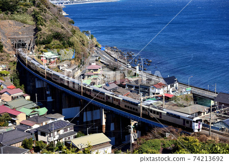 東海道本線的215系列火車 74213692