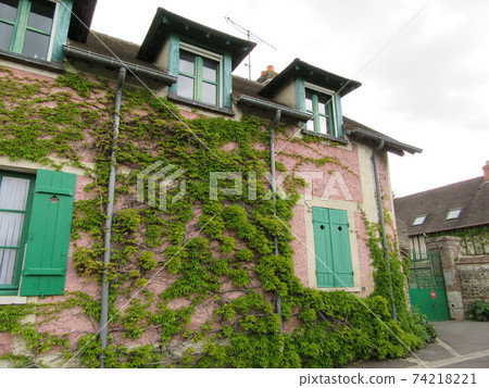 House  74218221