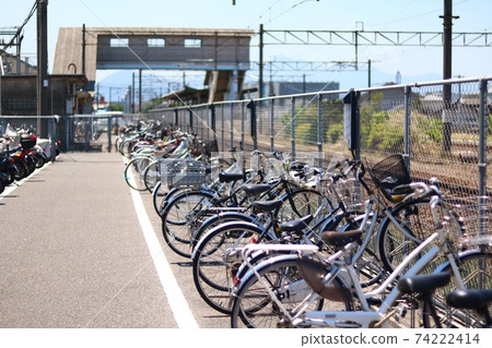 農村車站的自行車停車場 農村車站的自行車停車場 74222414