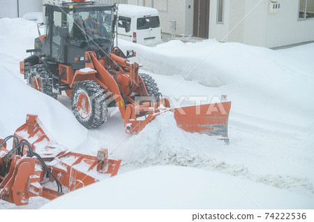 Snow removal work 74222536