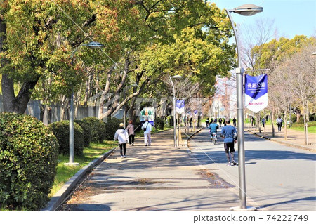 長居公園春天風景 74222749