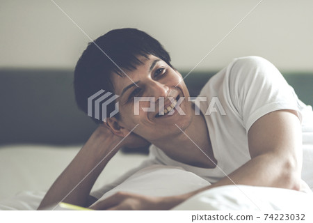男性肖像 74223032
