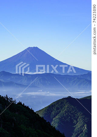 The mountains of Misaka, Mt. Fuji, and the clear summer sky The mountains of Misaka, Mt. Fuji, and the clear summer sky 74223890