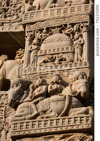 Daily Life Depicted on Stone, Sanchi 74225000