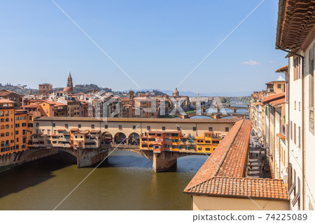 Ponte Vecchio over the Arno River and the Vasari Corridor (Corridoio Vasariano) in Florence Ponte Vecchio over the Arno River and the Vasari Corridor (Corridoio Vasariano) in Florence 74225089