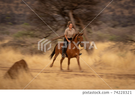 Slow pan of blonde riding on track 74228321