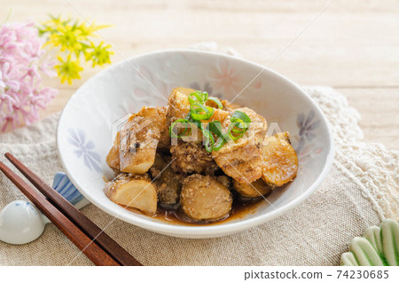 Jerusalem artichoke with sesame sauce 74230685