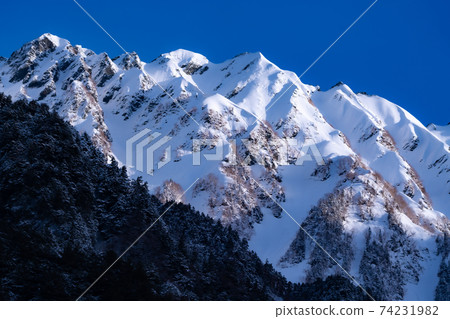 長野縣松本市上高地,穗高岳,風景區,山區河流,高原,Azusa河,日本阿爾卑斯山,山,中部山國家公園,春天 長野縣松本市上高地,穗高岳,風景區,山區河流,高原,Azusa河,日本阿爾卑斯山,山,中部山國家公園,春天 74231982