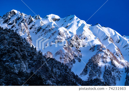 長野縣松本市上高地，穗高岳，風景區，山區河流，高原，Azusa河，日本阿爾卑斯山，山，中部山國家公園，春天 74231983