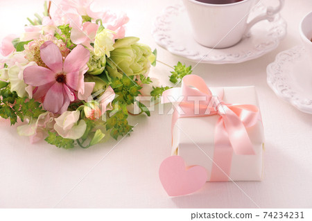 Spring Flower Arrangement Valentine Mother's Day Spring Flower Arrangement Valentine Mother's Day 74234231