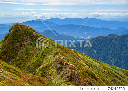 秋季谷川岳托馬的耳朵和山脈 秋季谷川岳托馬的耳朵和山脈 74240733