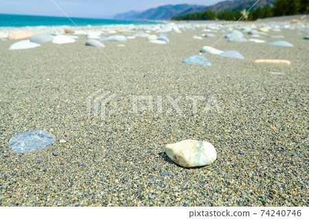 Jade rough and coast 2 74240746