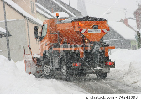 Winter Service 74241098