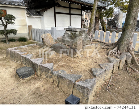 Uriwari Shrine 74244131