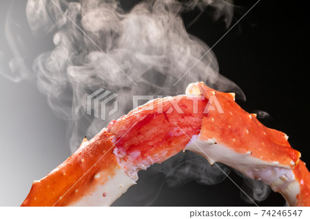 Boiled king crab 74246547