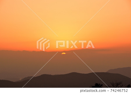 Sunrise over sunrise 74246752