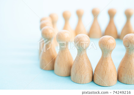 手牽著手圍成一圈的形象微型娃娃 74249216