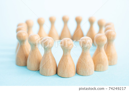 手牽著手圍成一圈的形象微型娃娃 74249217