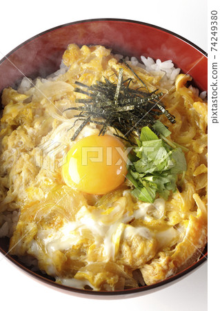 Photographed hot egg bowl with egg yolk, mitsuba, and chopped seaweed on a white background (overhead view) Photographed hot egg bowl with egg yolk, mitsuba, and chopped seaweed on a white background (overhead view) 74249380