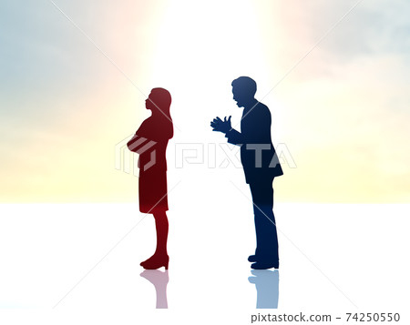 一個男人熱情地跟一個生氣,向後彎的女人說話的男人的輪廓。 一個男人熱情地跟一個生氣,向後彎的女人說話的男人的輪廓。 74250550