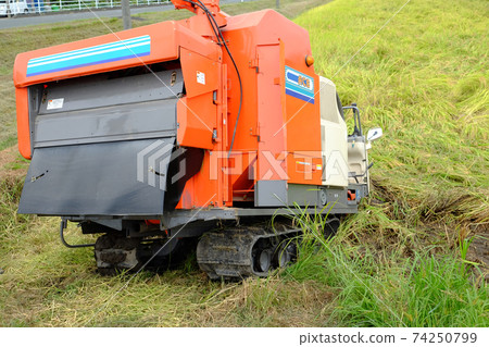 A combine harvester that fits in the mud A combine harvester that fits in the mud 74250799