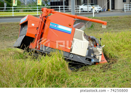 Combine fitted in the mud 74250800