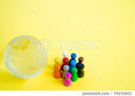 Image of human prosperity Globe and miniature doll 74250801