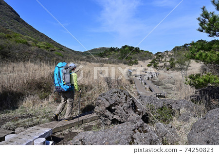 Kuju mountain climbers Kuju mountain climbers 74250823