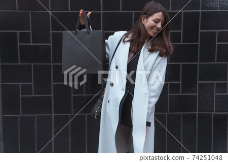 Woman hold black shopping bag fashion blogger 74251048