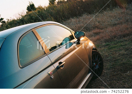 夕陽下的汽車1 夕陽下的汽車1 74252276